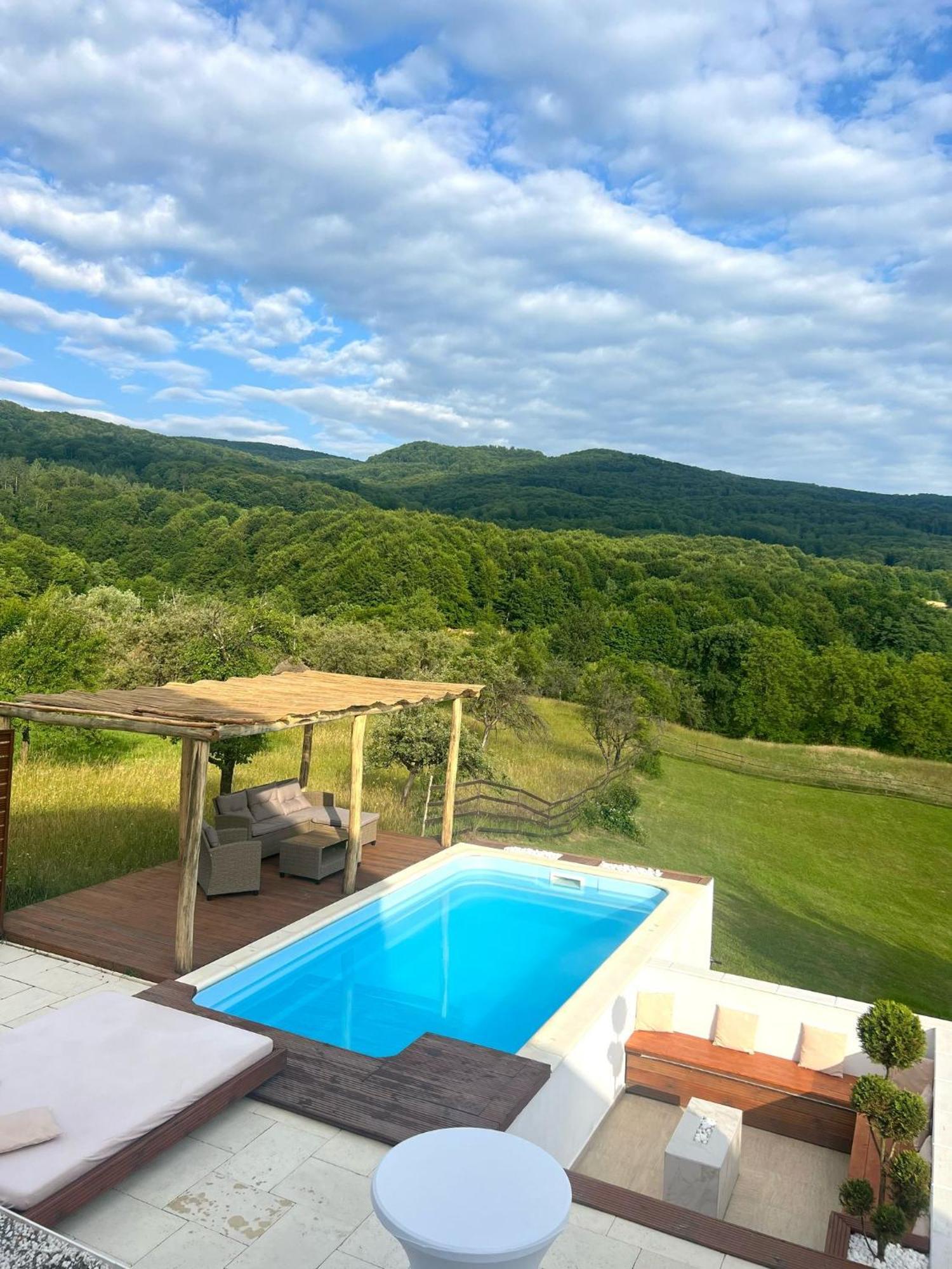 Le Chalet M - Cabana Cu O Panorama De Poveste. Surdesti  Esterno foto