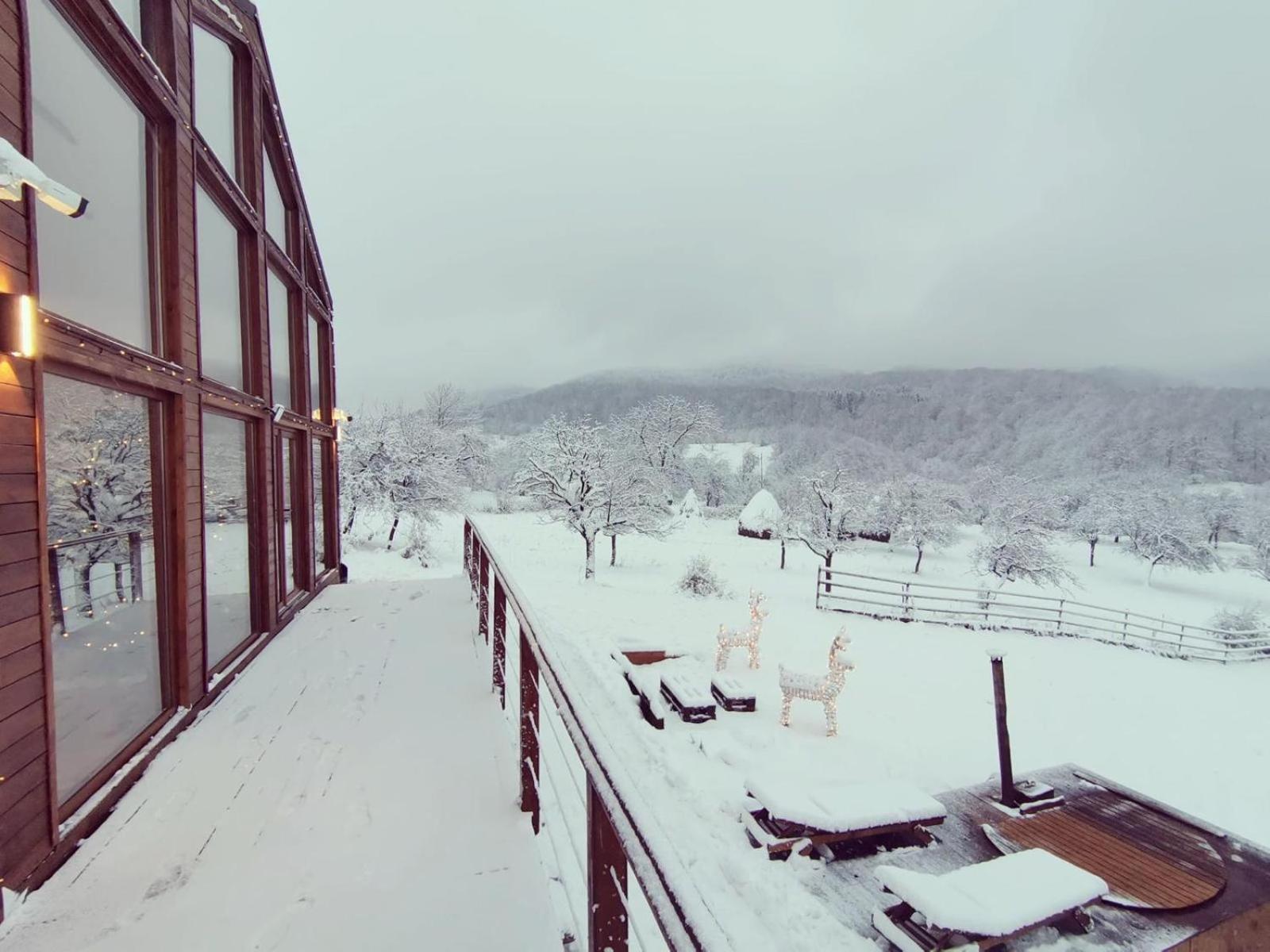 Le Chalet M - Cabana Cu O Panorama De Poveste. Surdesti  Esterno foto